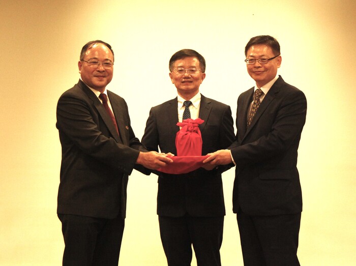 新舊任家長會長交接印信