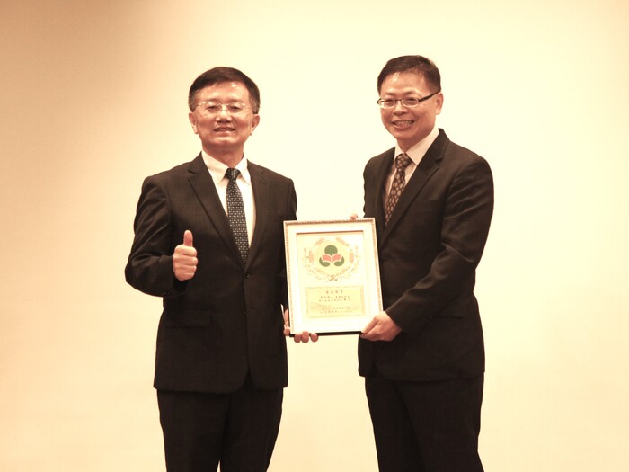 新任會長盧永盛授證